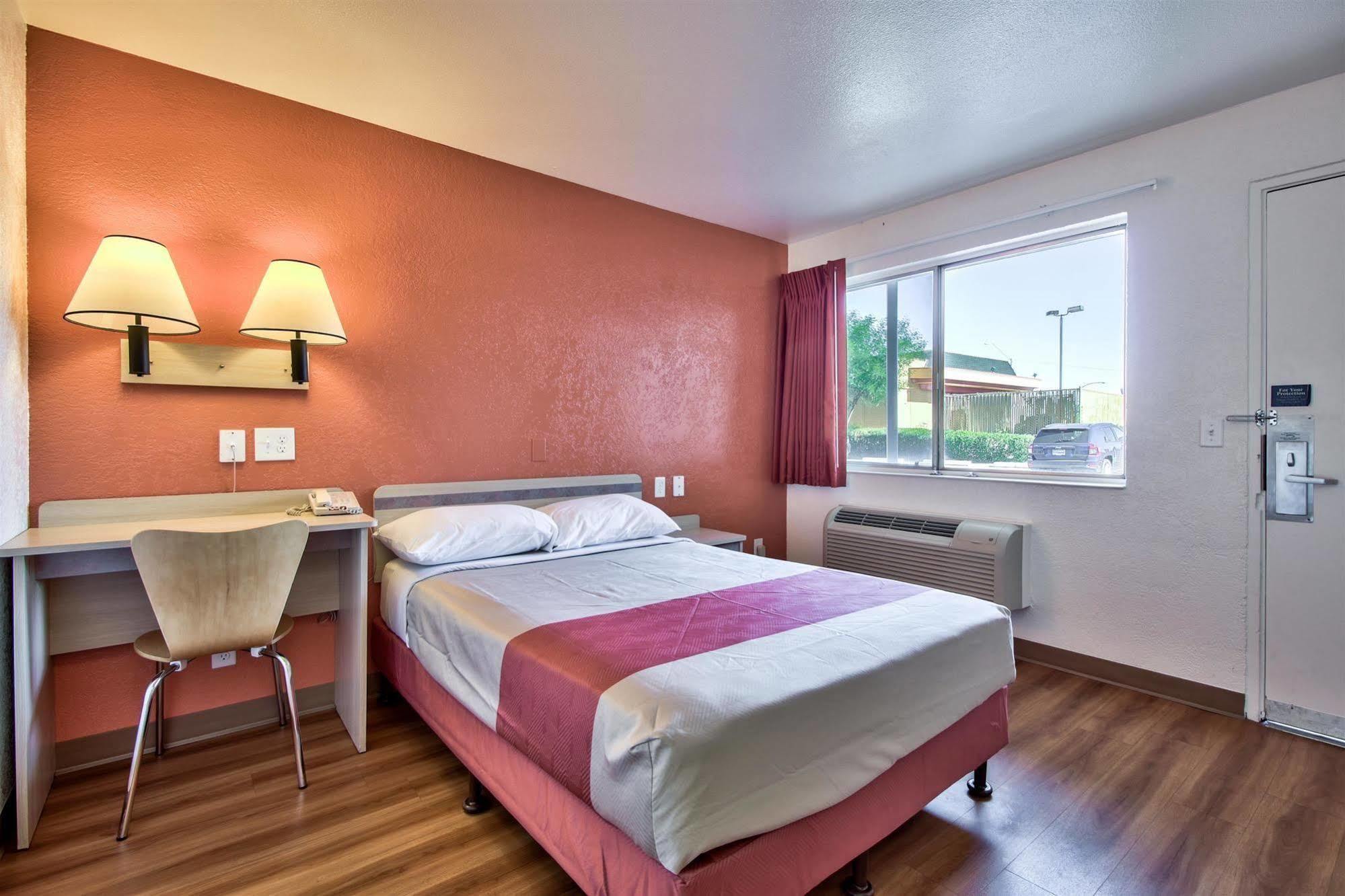 Motel 6-Youngtown, Az - Phoenix - Sun City Eksteriør bilde