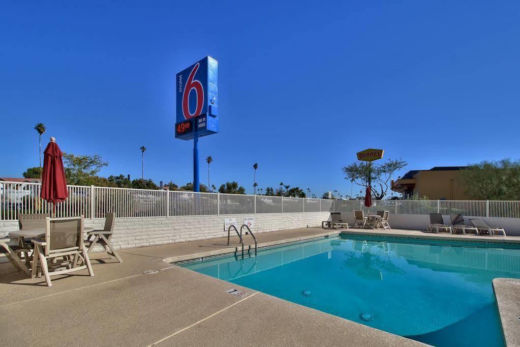 Motel 6-Youngtown, Az - Phoenix - Sun City Eksteriør bilde